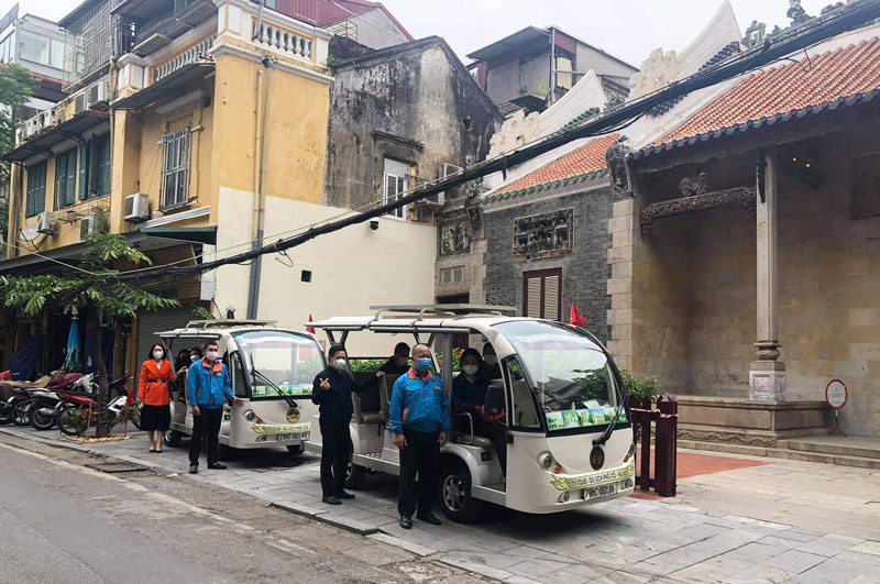 Đoàn khảo sát sản phẩm du lịch bằng xe điện cho phố cổ Hà Nội